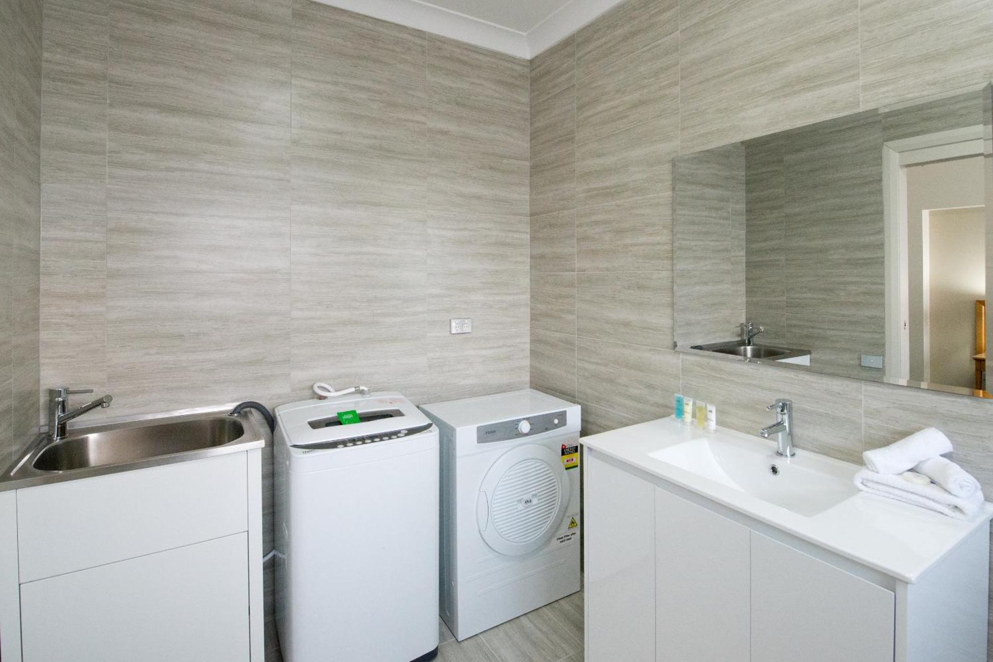 Executive One-Bedroom Apartment-Daily Housekeeping