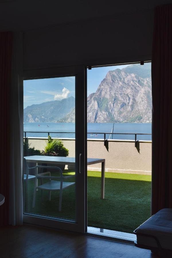 One-Bedroom Apartment Lake View,1288074730:JPEG