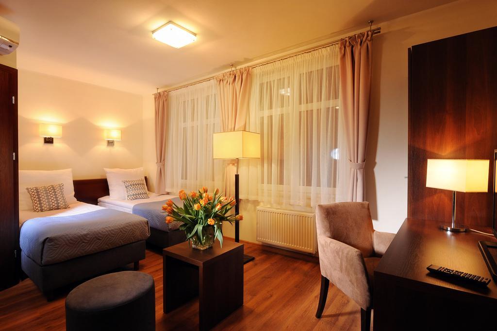 Triple Room,129784326:JPEG
