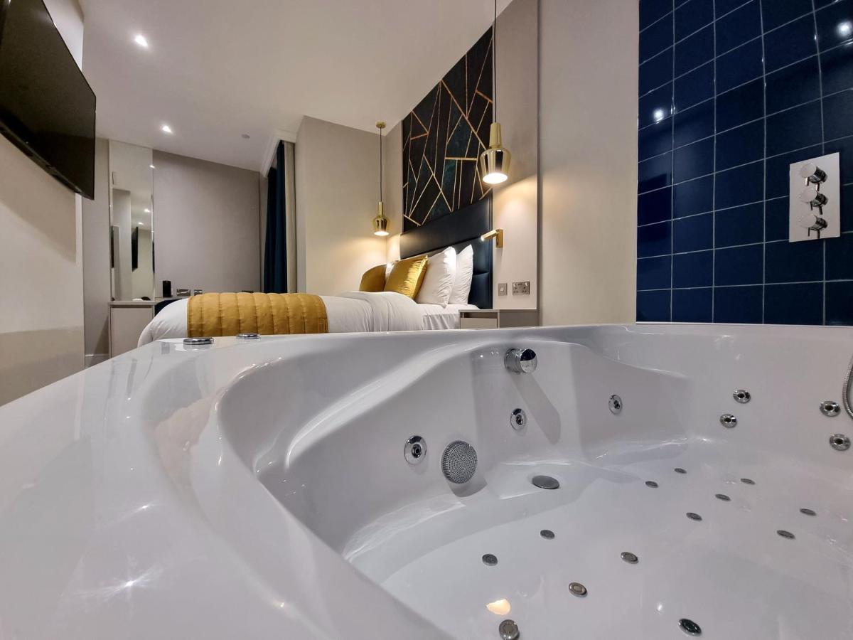 Signature Jacuzzi Suite,1299287371:JPEG