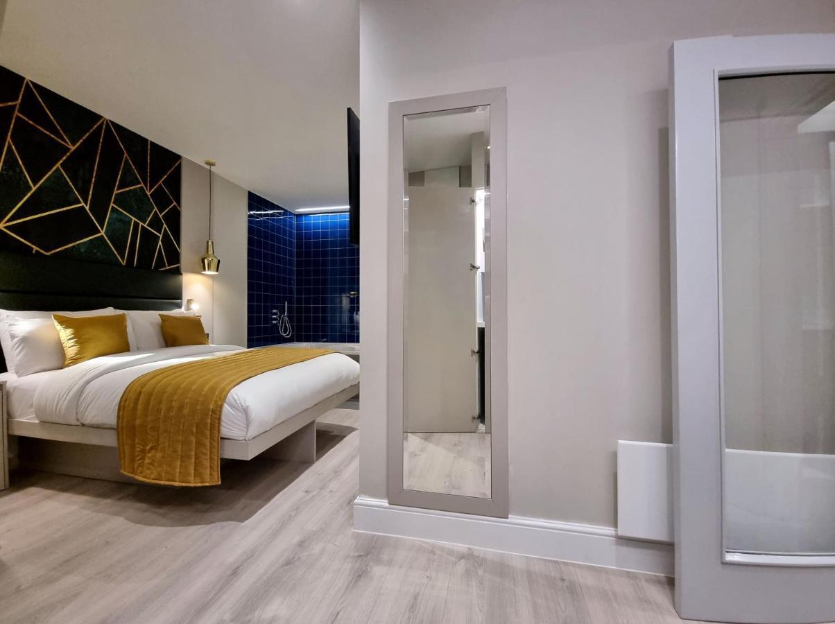 Signature Jacuzzi Suite