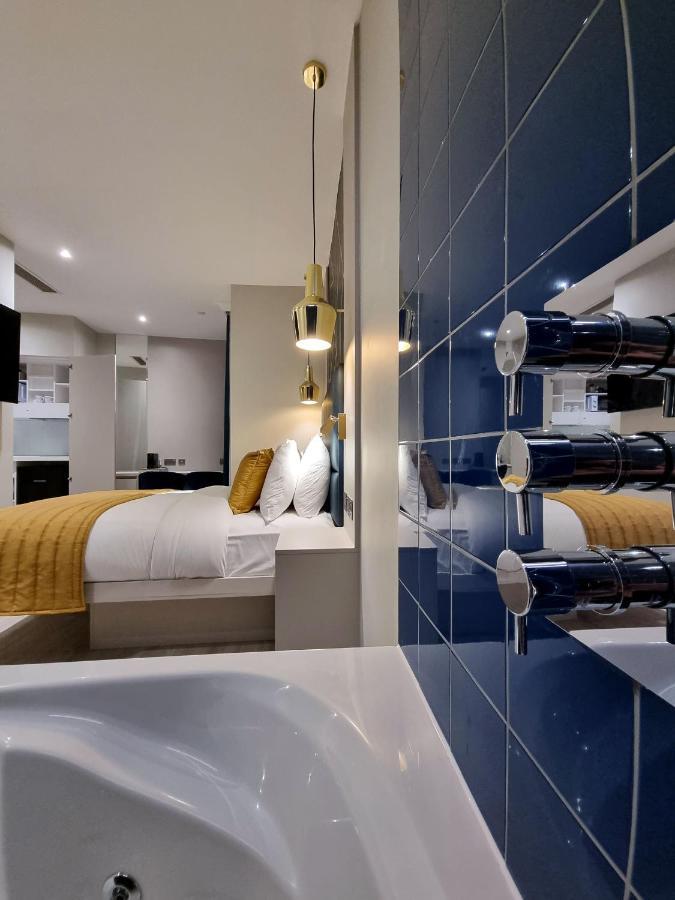 Signature Jacuzzi Suite