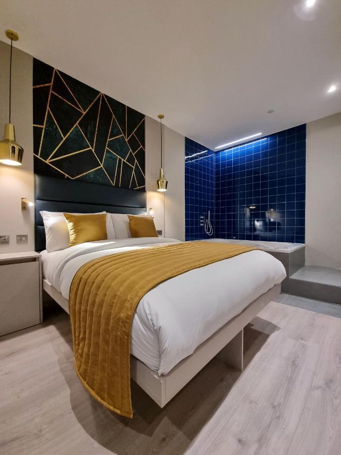 Signature Jacuzzi Suite
