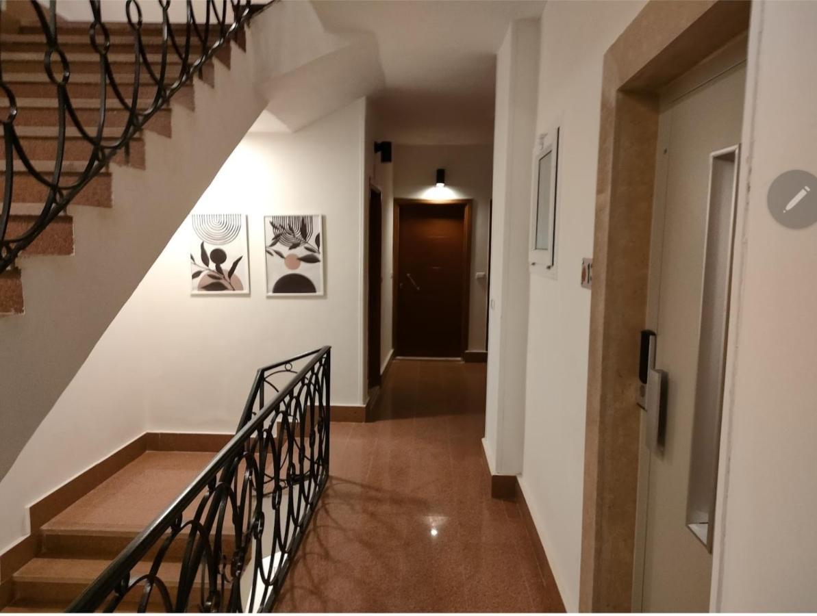 Deluxe Studio