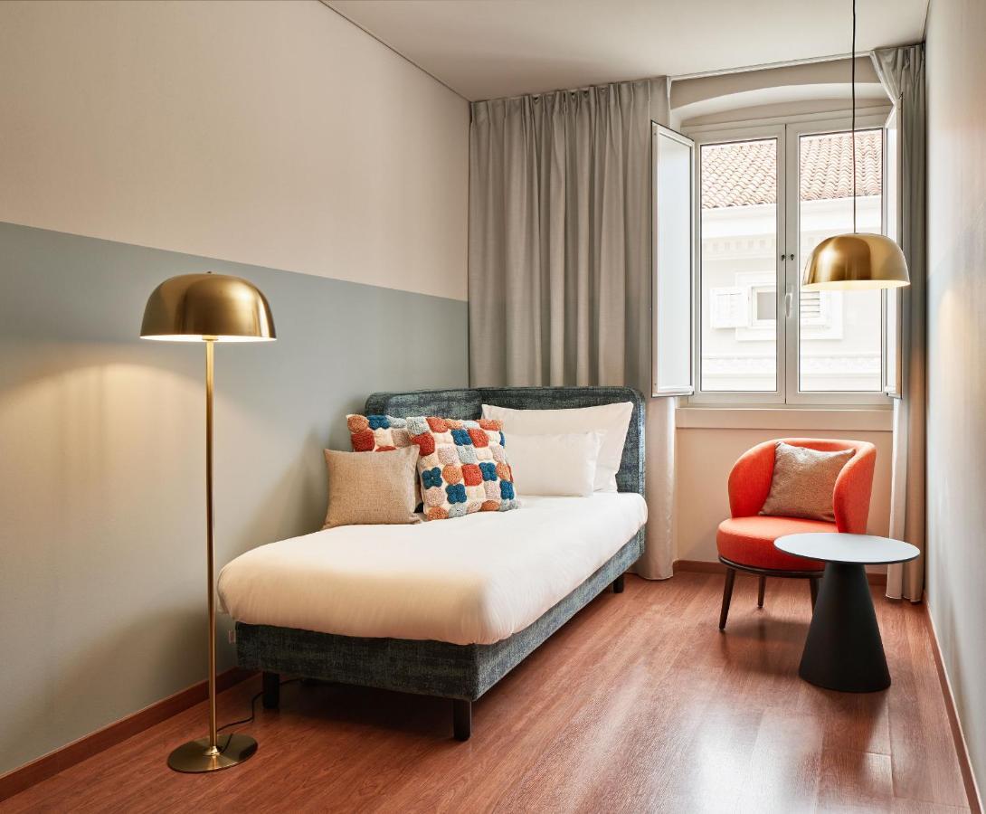 Two-Bedroom Apartment,1370895125:JPEG