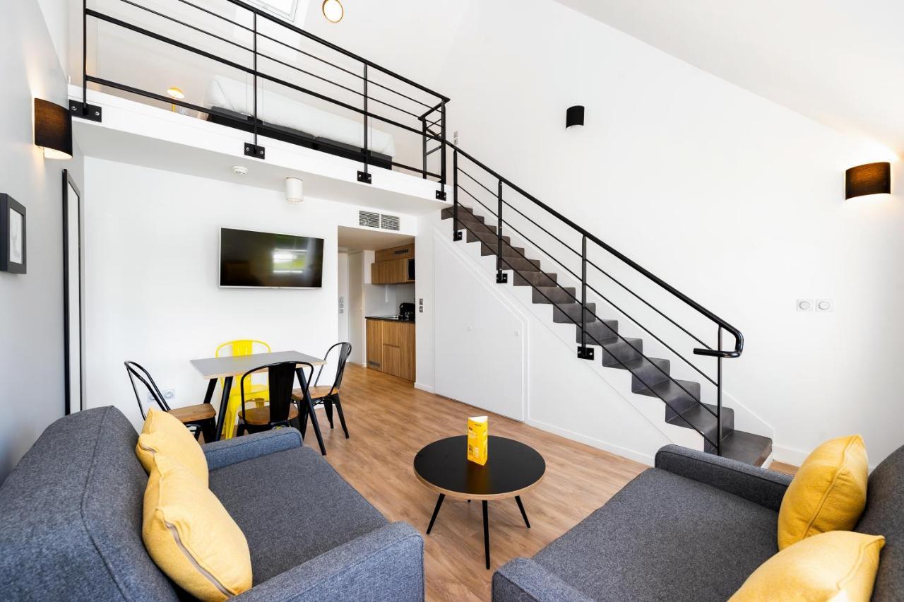 One Bedroom Apartment Duplex,927500947:JPEG