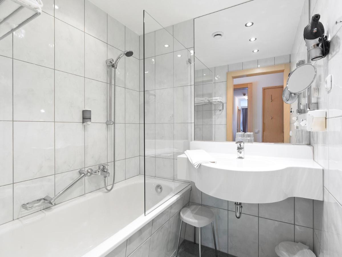 Standard Three-Bedroom Apartment,1396779068:JPEG