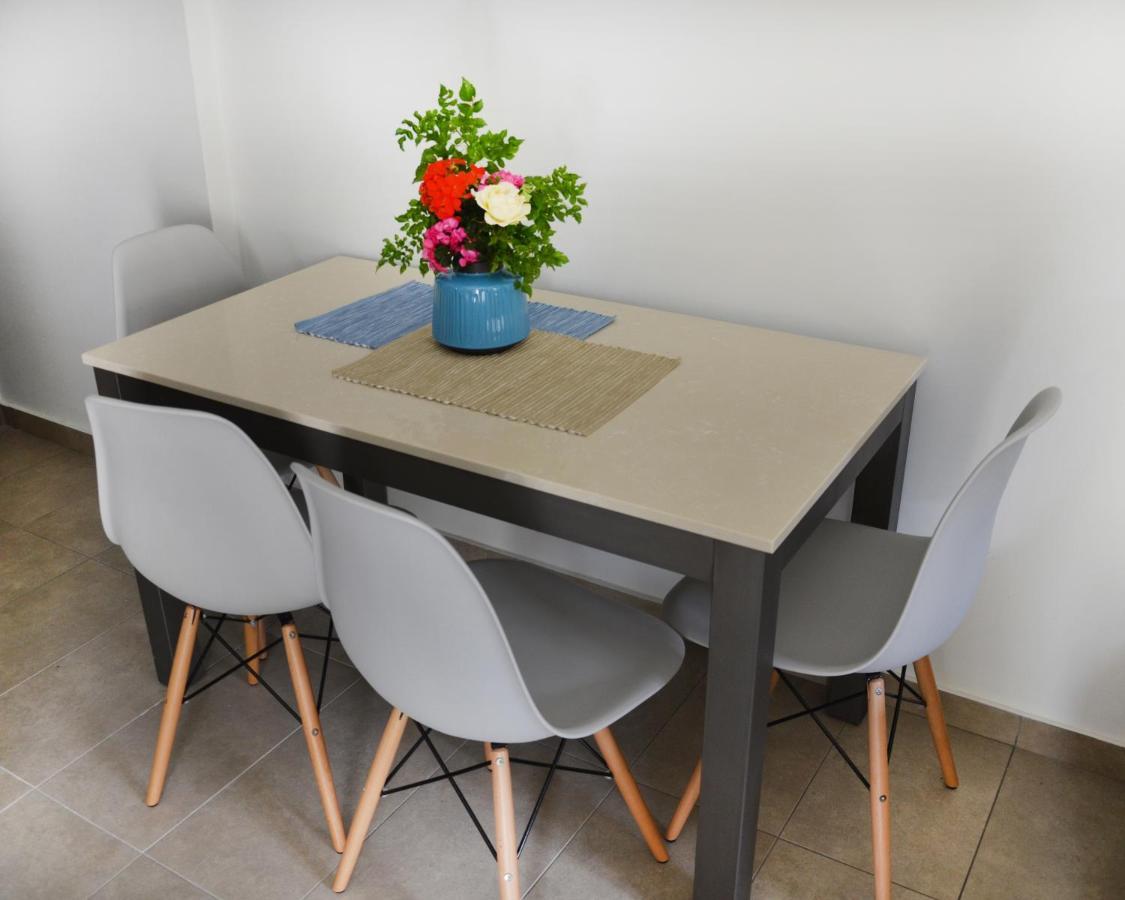 One-Bedroom Apartment,1396879772:JPEG