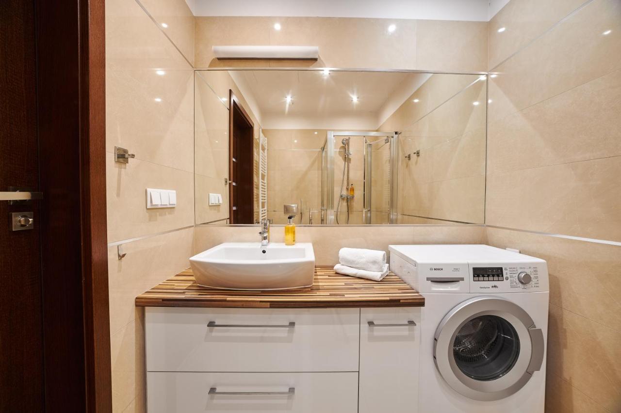 Studio Apartment A117 an exit to the swimming pool