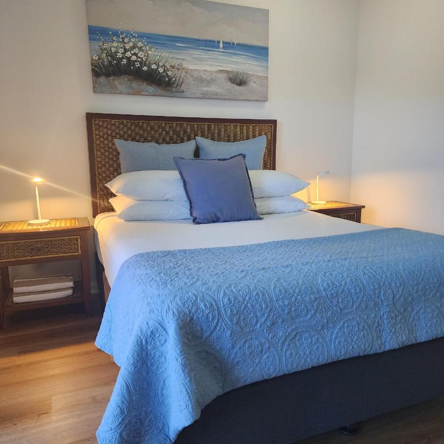 Compact Queen Room