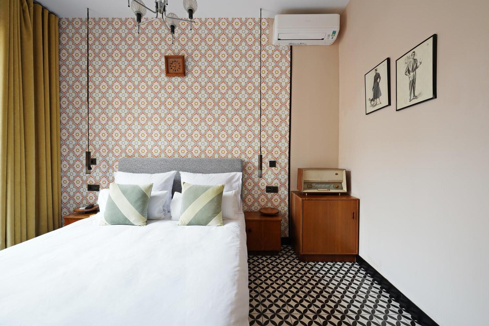 Medium Room Terrace