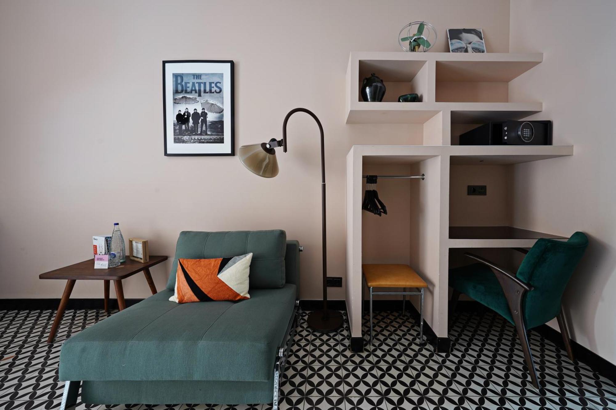 Medium Room Terrace