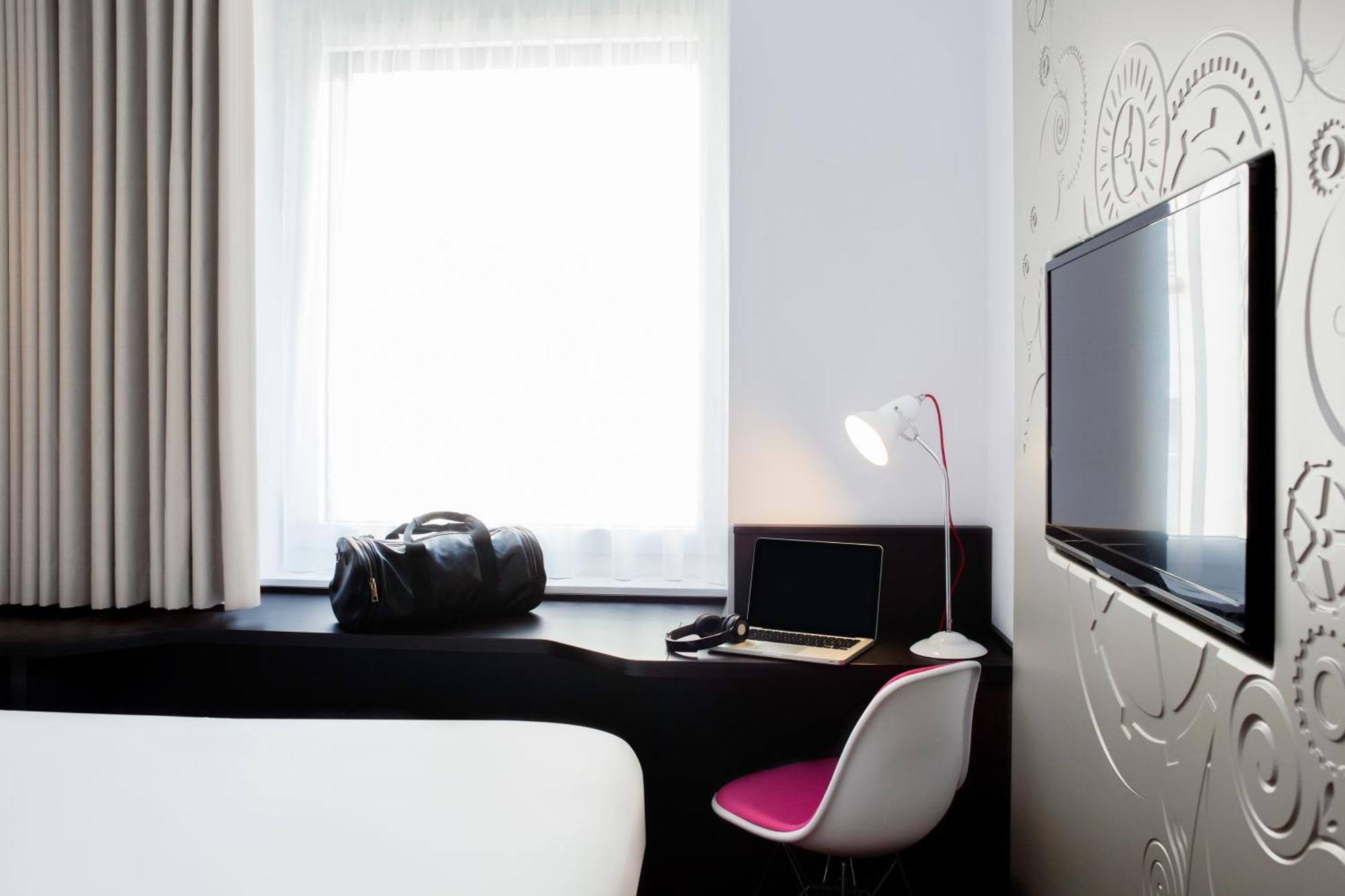 One-Bedroom Apartment,1448361805:JPEG