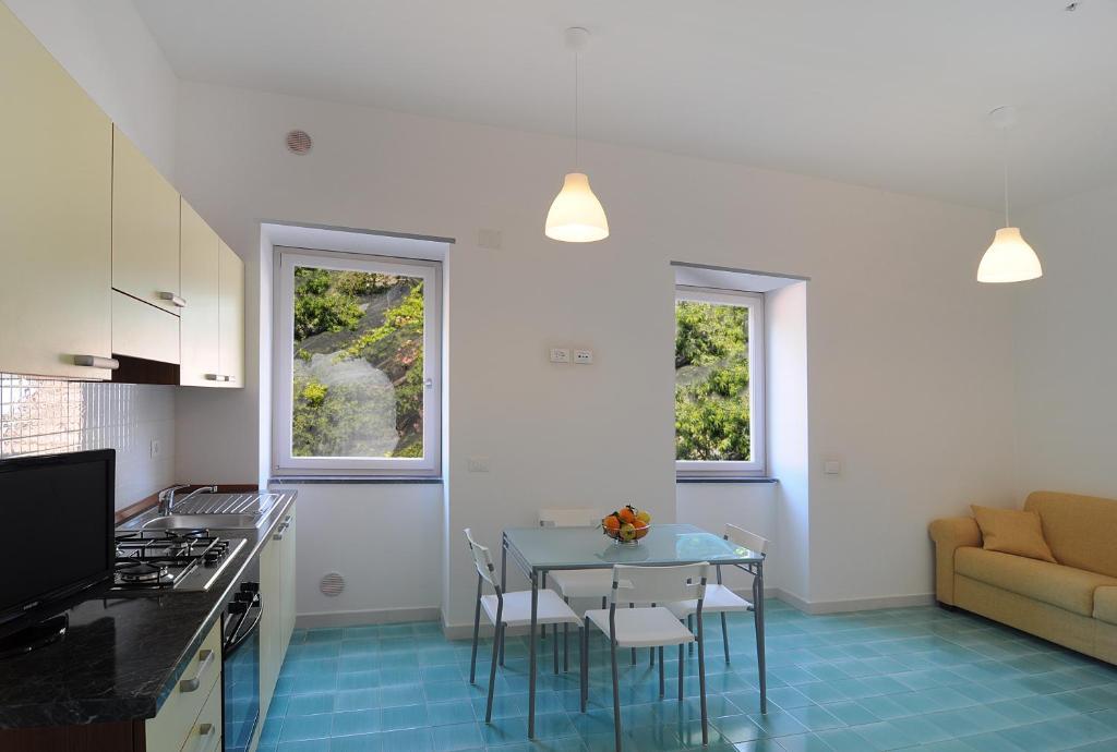 Appartamento con 1 Camera da Letto e Vista Collina