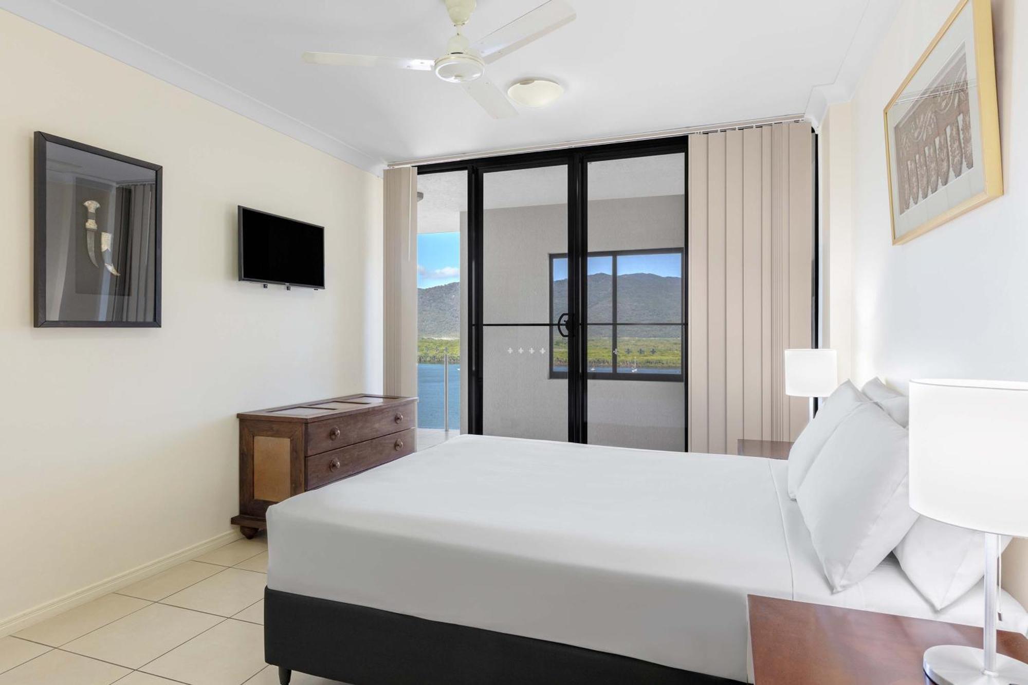 Three-Bedroom Apartment Water View
