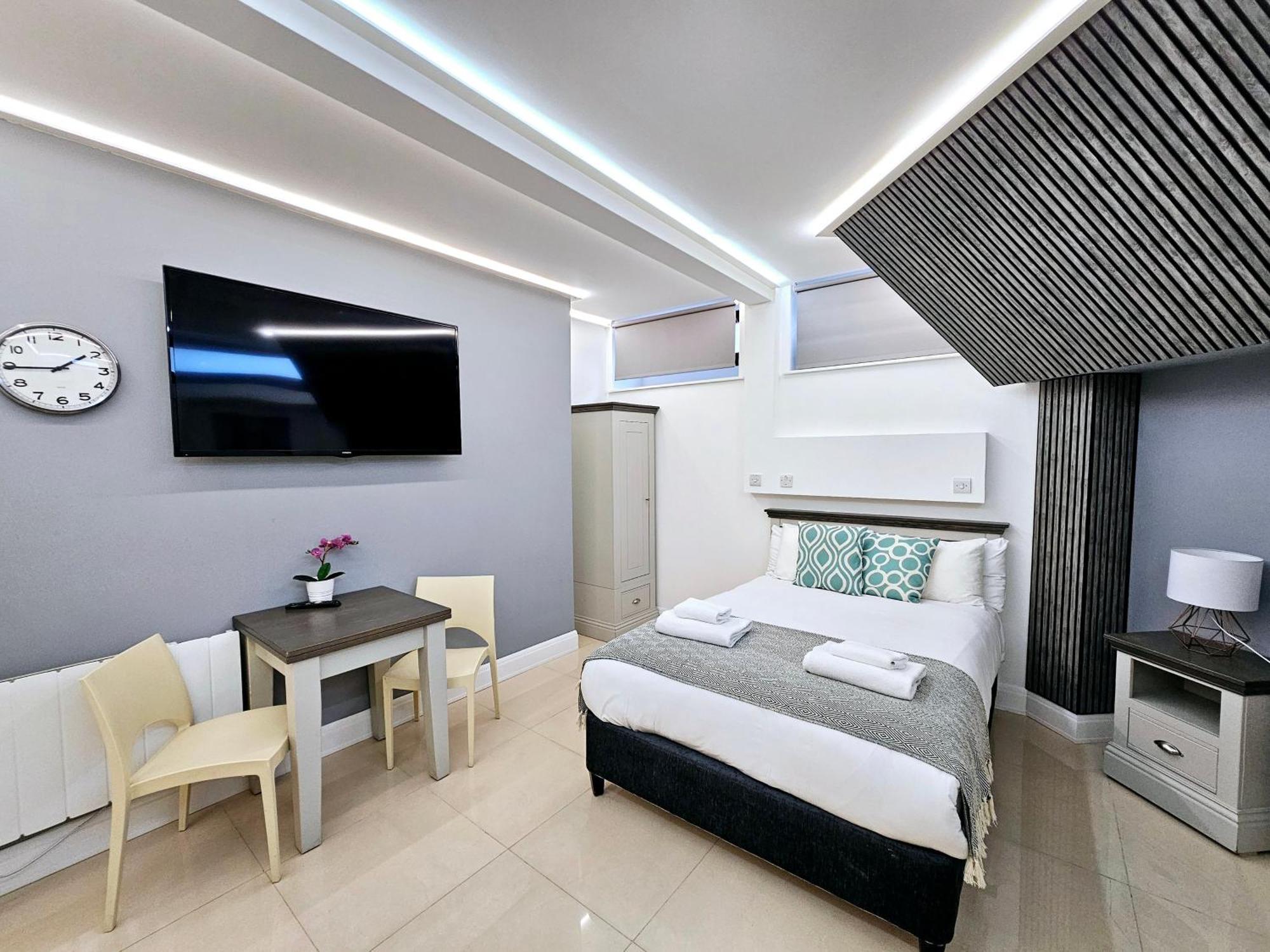 Double Room,1499690872:JPEG