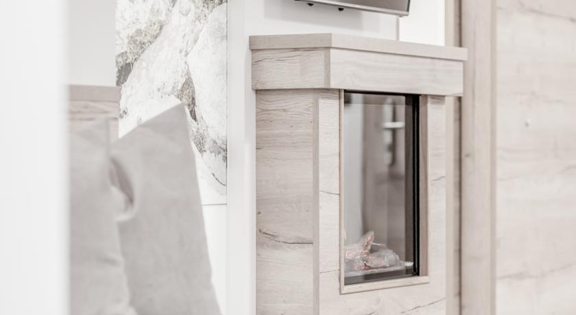 Deluxe Two-Bedroom Apartment with Balcony