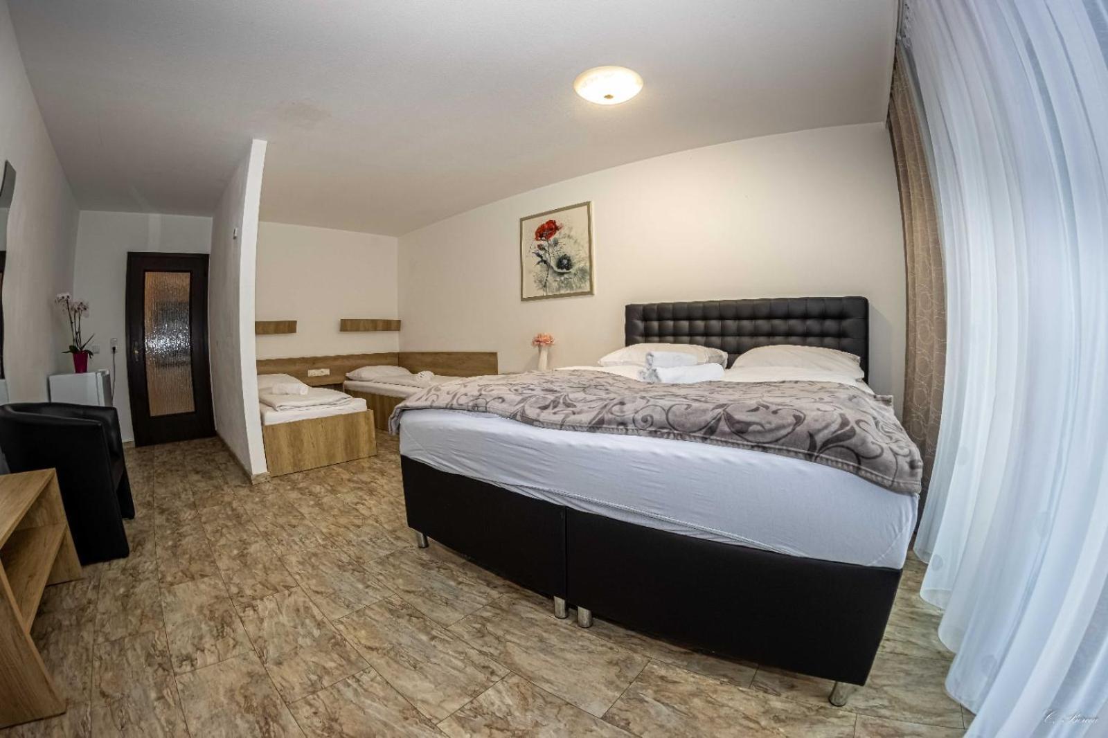 Studio Apartment 4 bed room Balcony