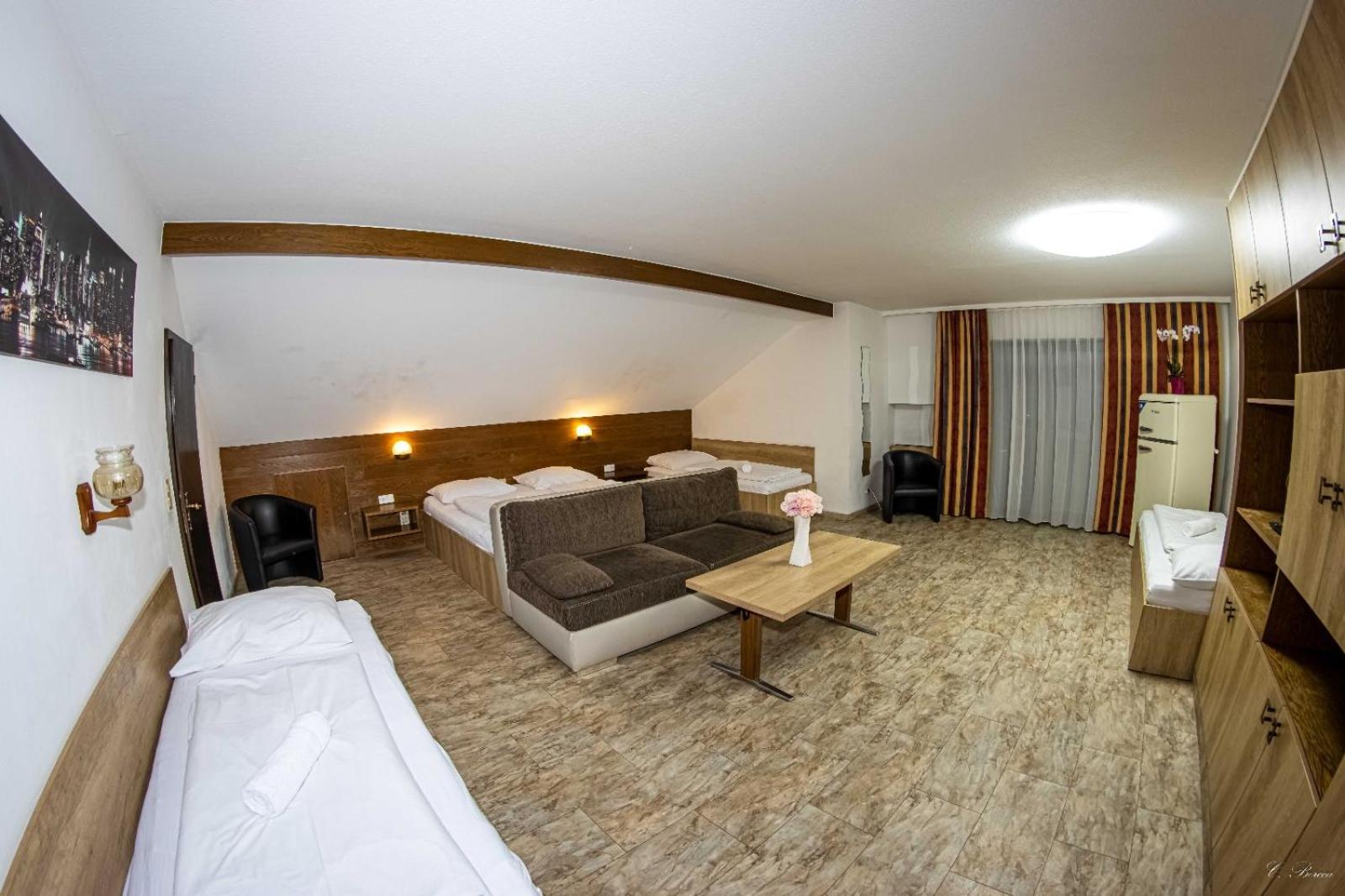 Studio Apartment 5 beds balcony