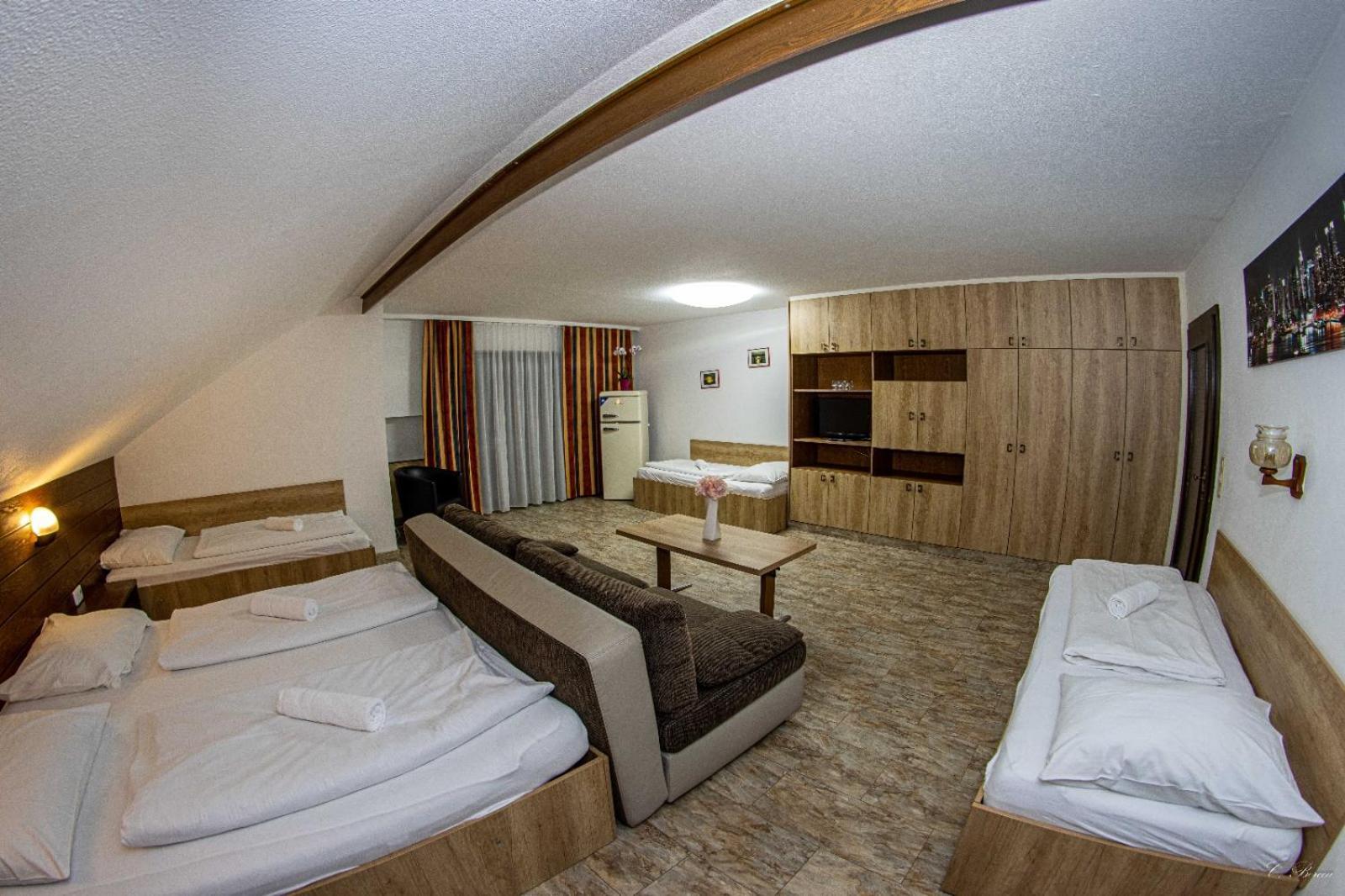 Studio Apartment 5 beds balcony