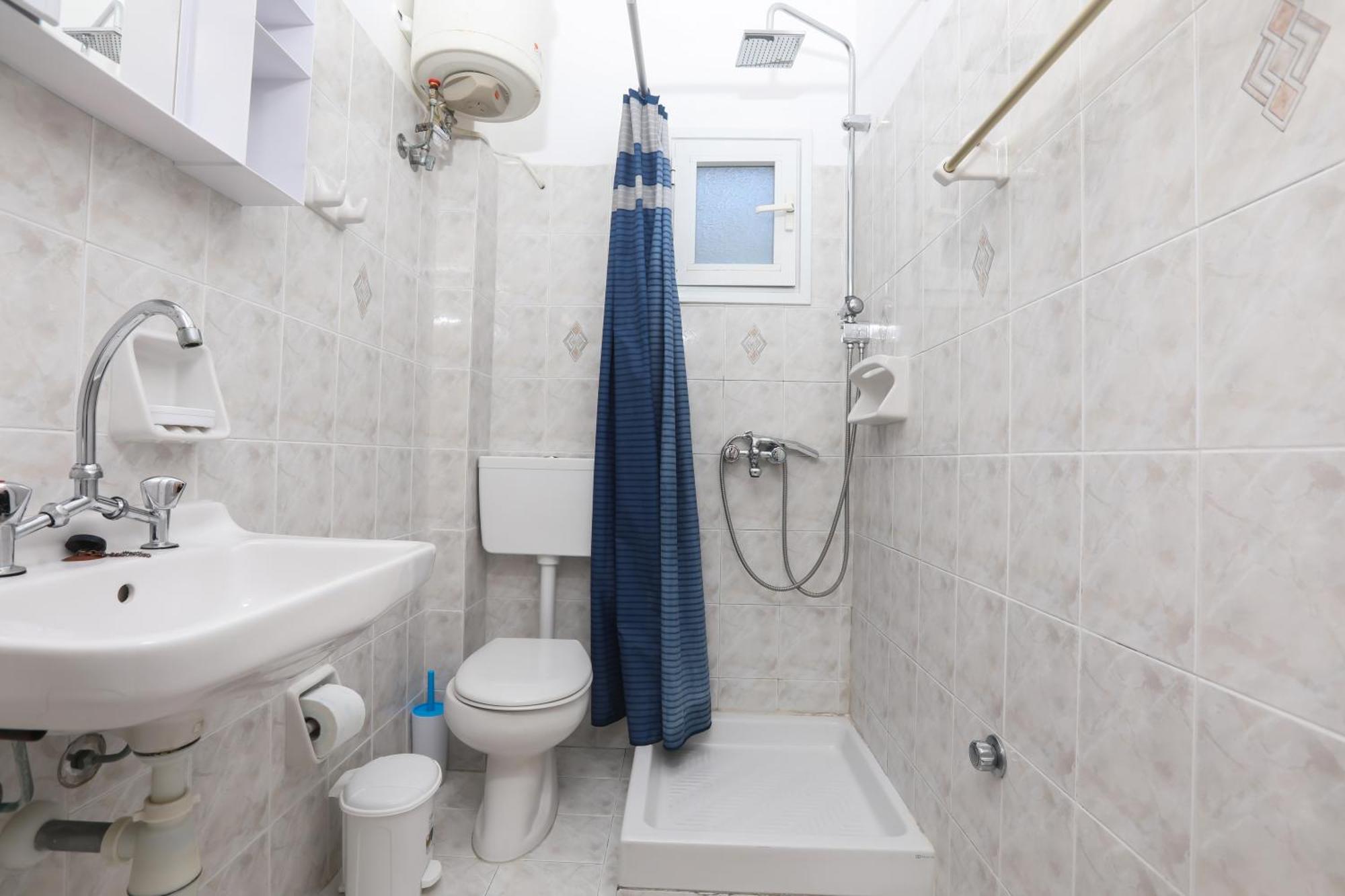 One bedroom apartment (2-3 Adults)