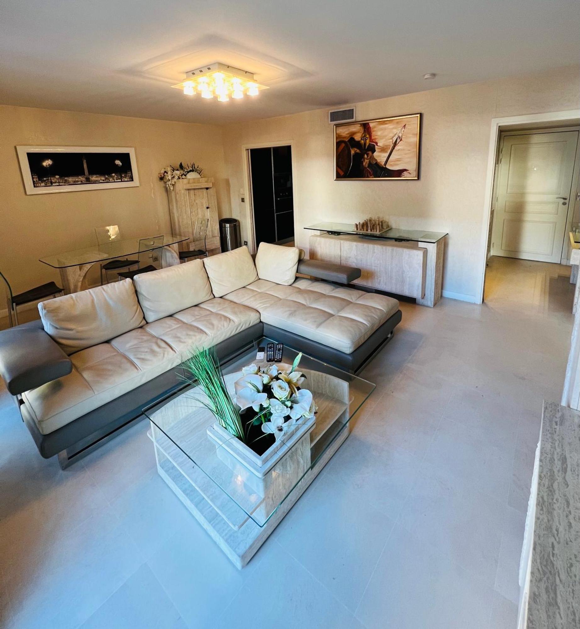 One-Bedroom Apartment,1206460405:JPEG