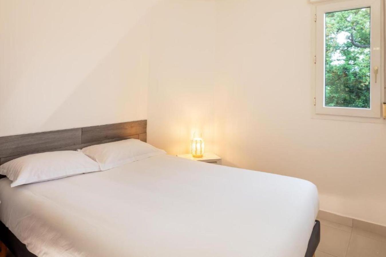 Appartamento con 2 Camere da Letto, Balcone e Vista mare