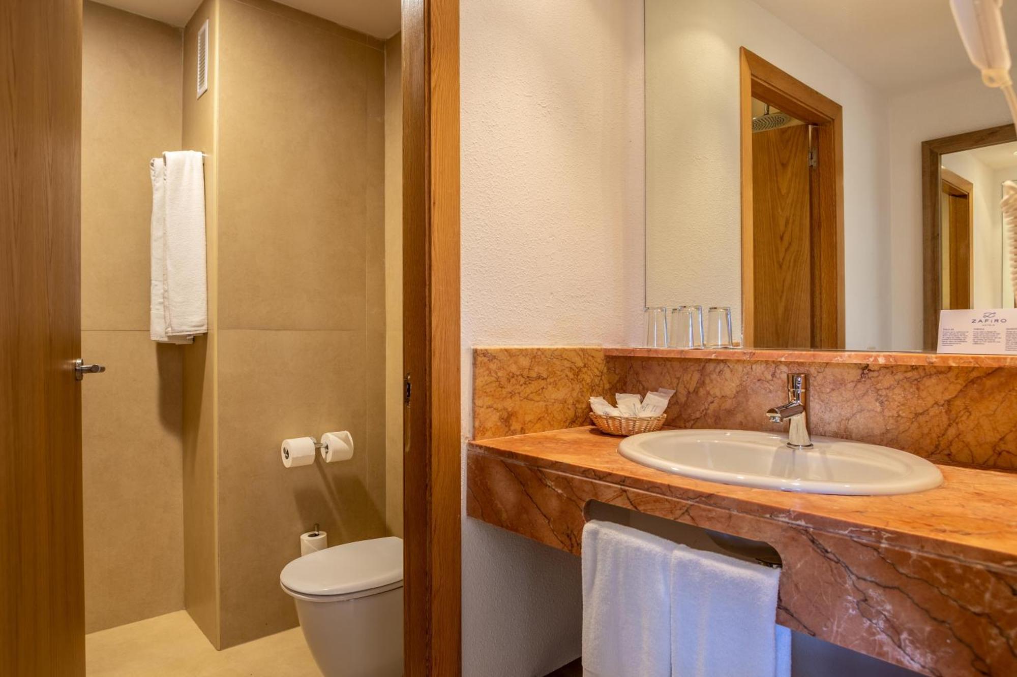 Suite 1 Chambre avec Accès Direct à la Piscine