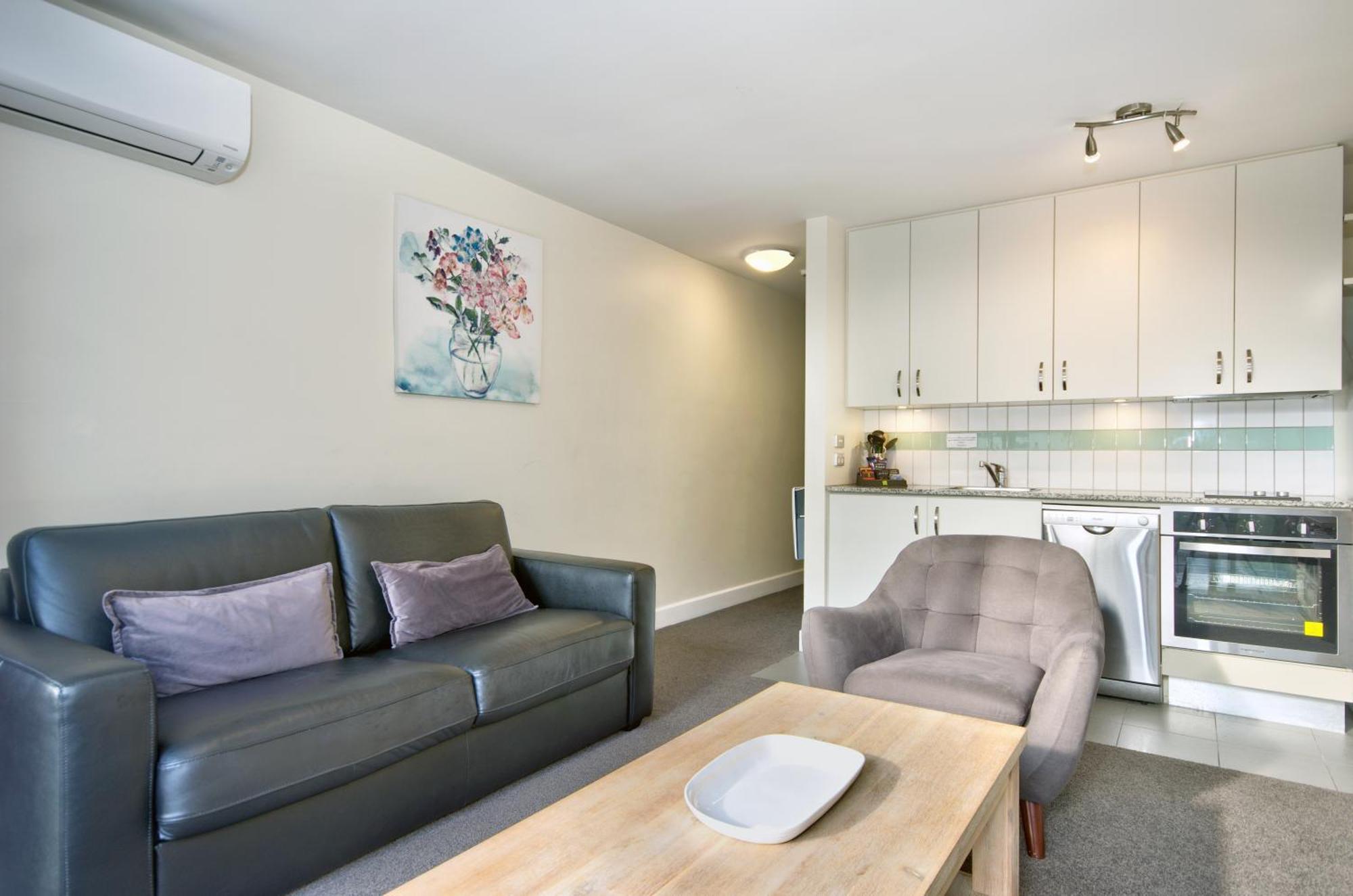 Superior One-Bedroom Apartment