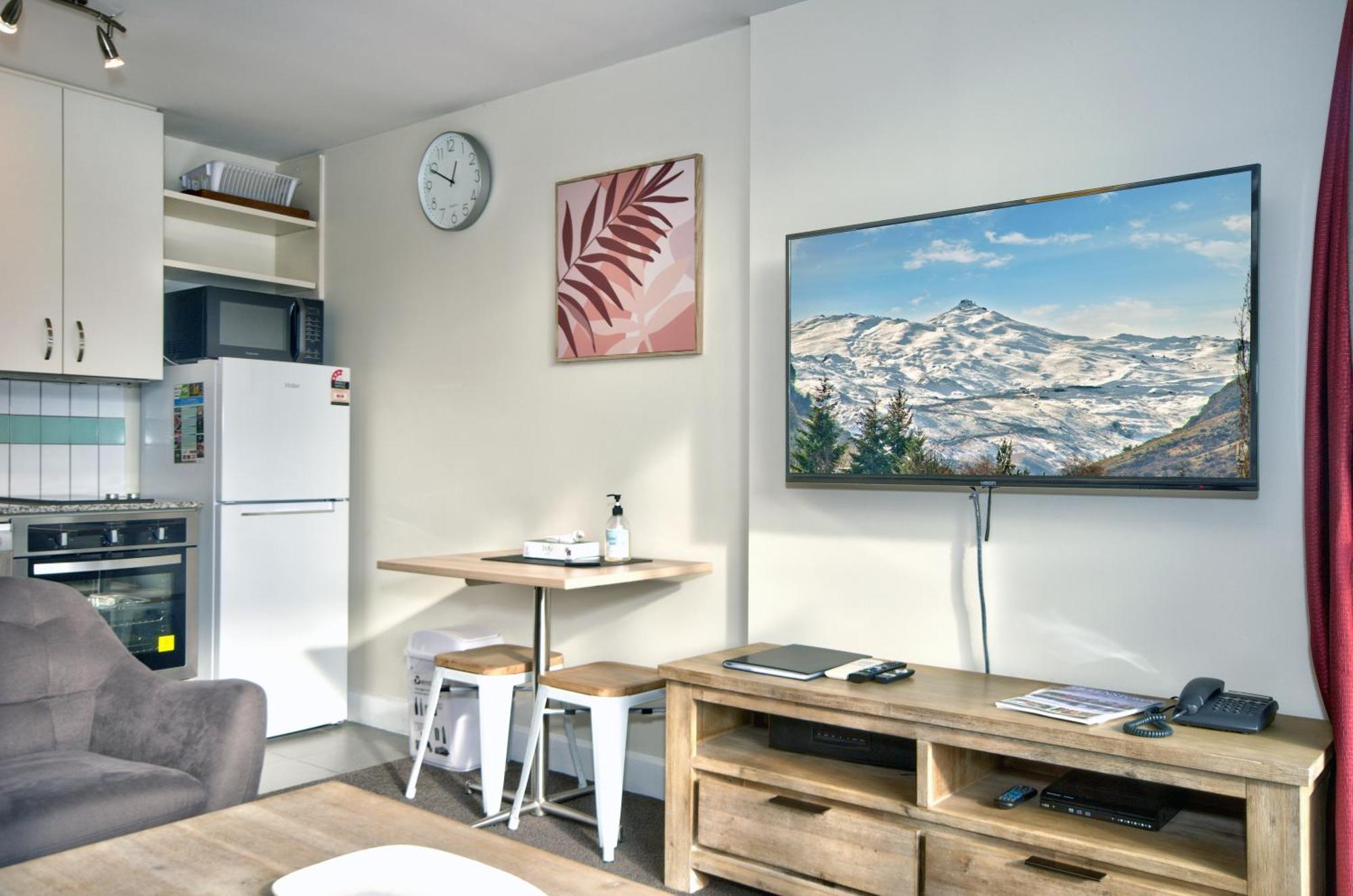 Superior One-Bedroom Apartment