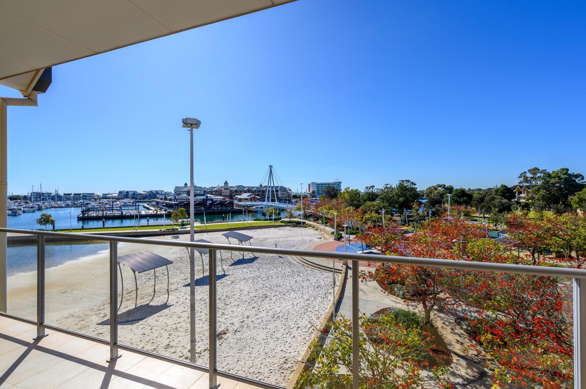 Two-Bedroom Apartment Marina View