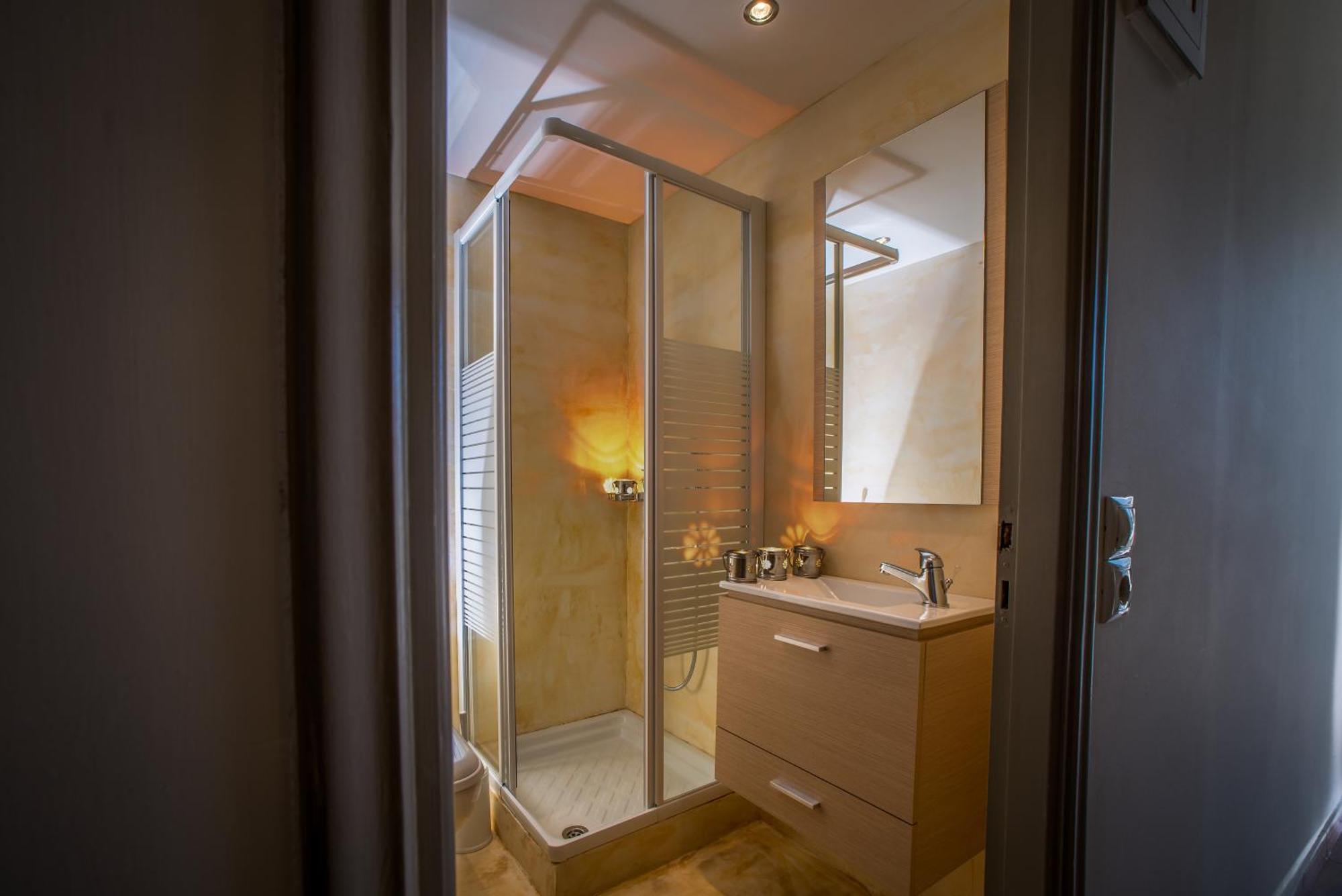 One-Bedroom Apartment,1558516708:JPEG