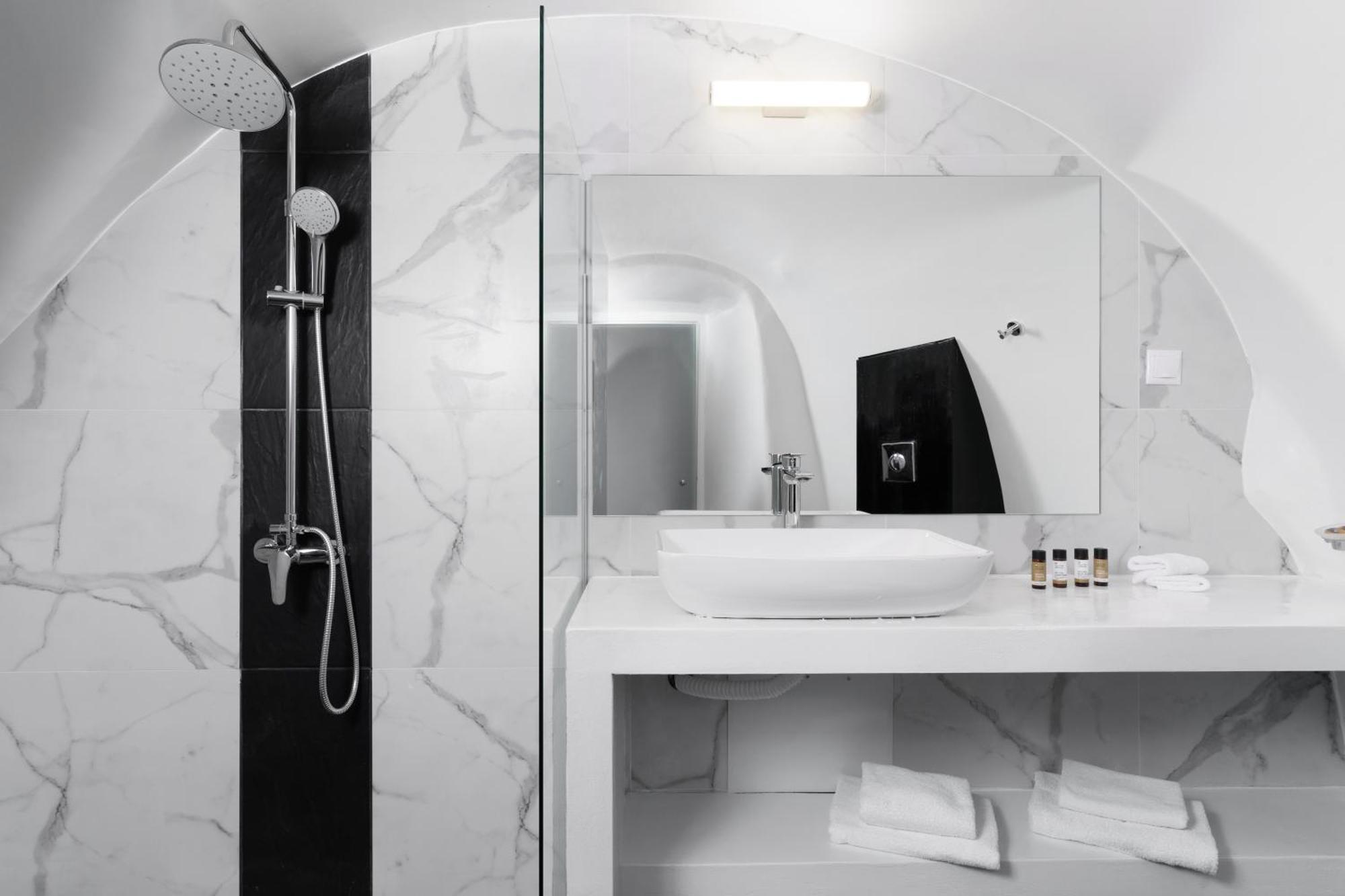 The Mill Suite with Outdoor Jetted tub and caldera view
