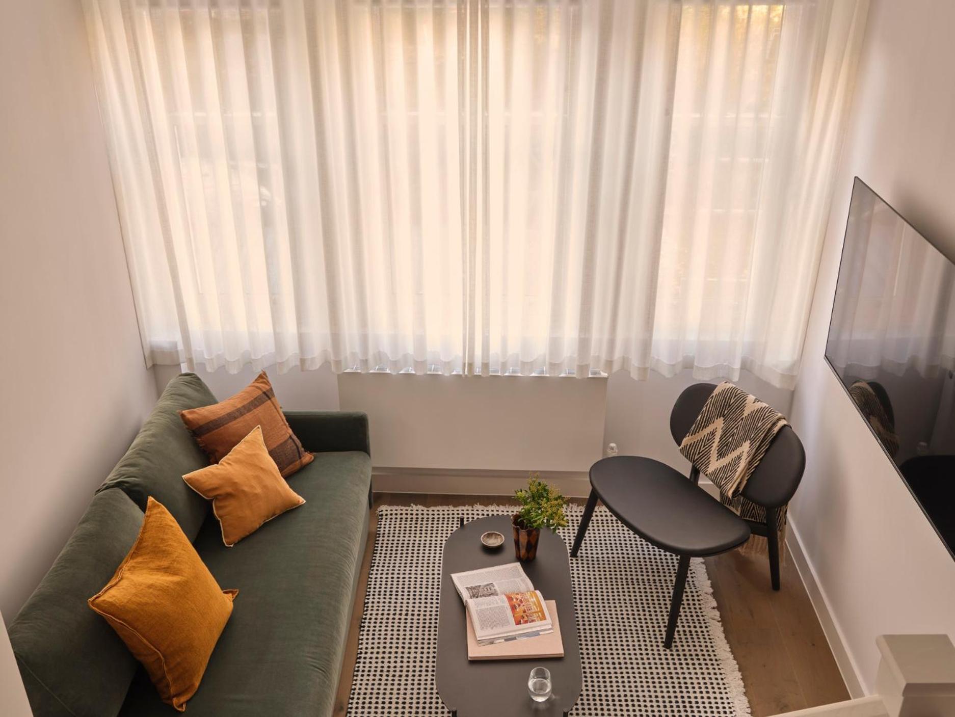 Deluxe One-Bedroom Suite