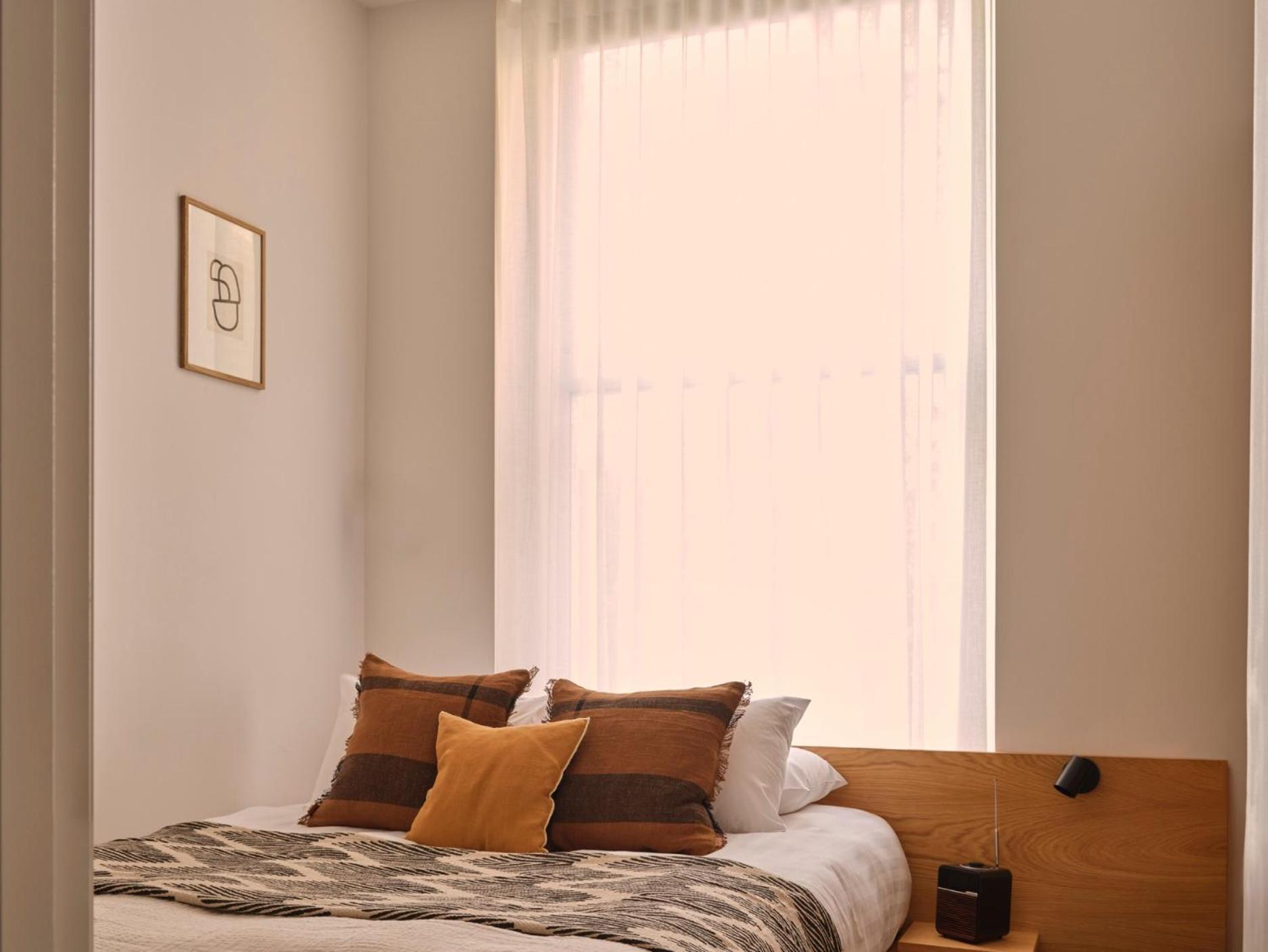 Superior One-Bedroom Apartment