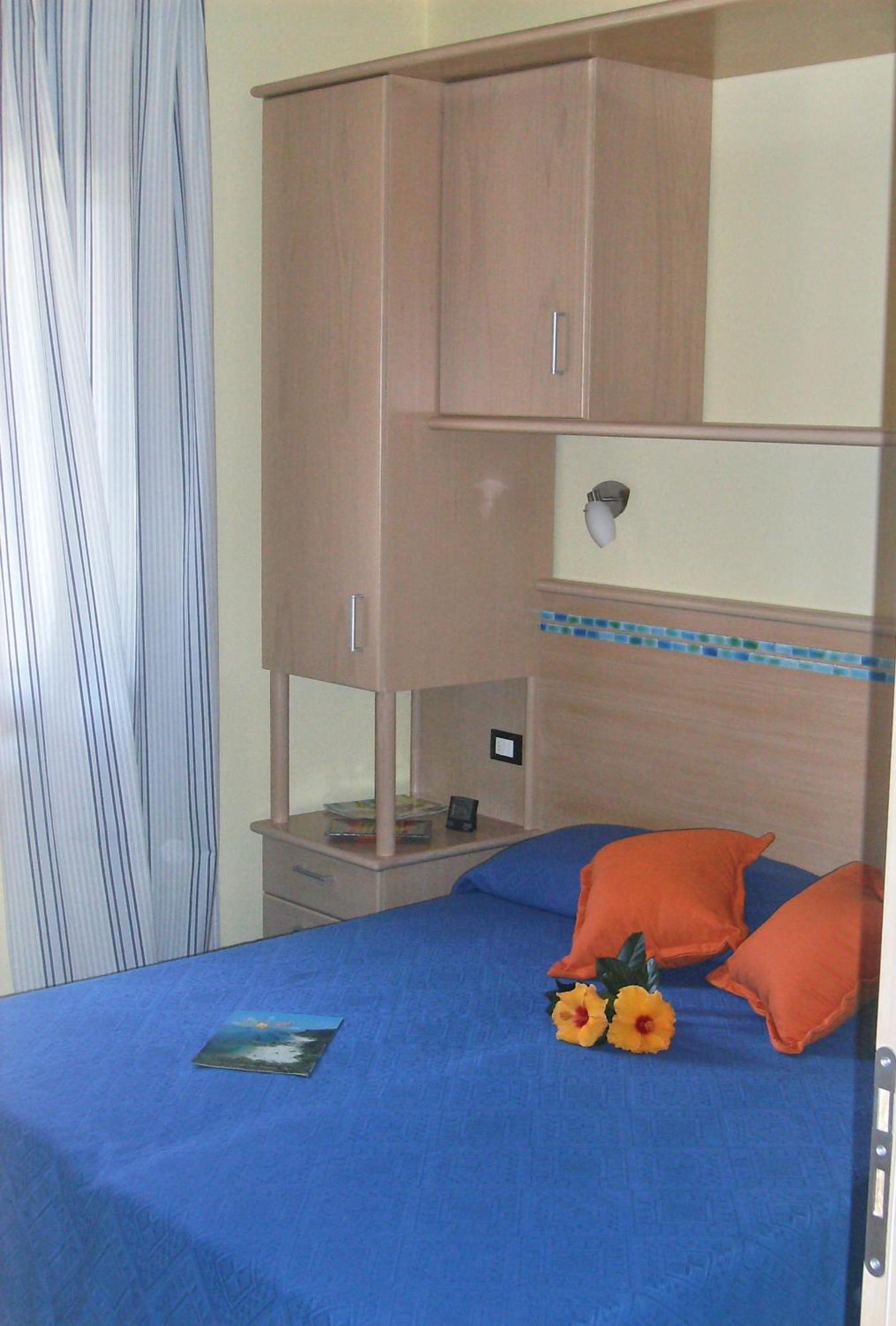 One-Bedroom Apartment,1064384452:JPEG