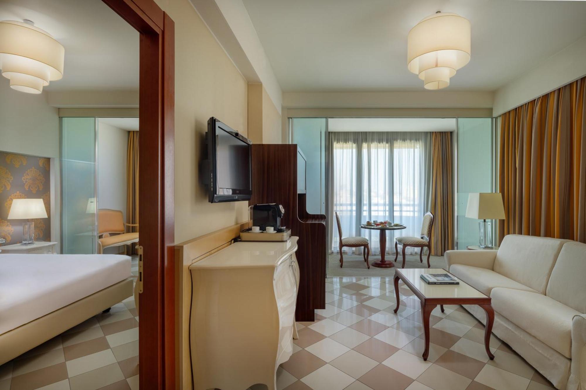 Superior One-Bedroom Apartment