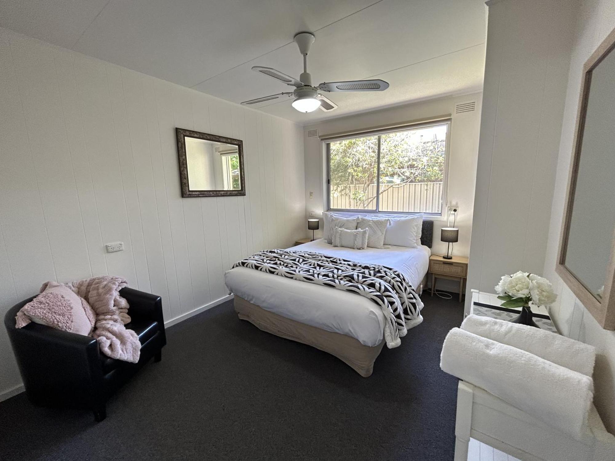 Deluxe Family Apartment with Private Garden (room 10)