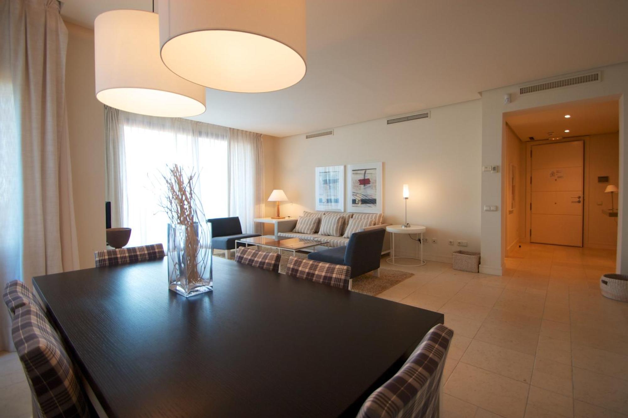 Luxury Three-Bedroom Apartment three bathrooms