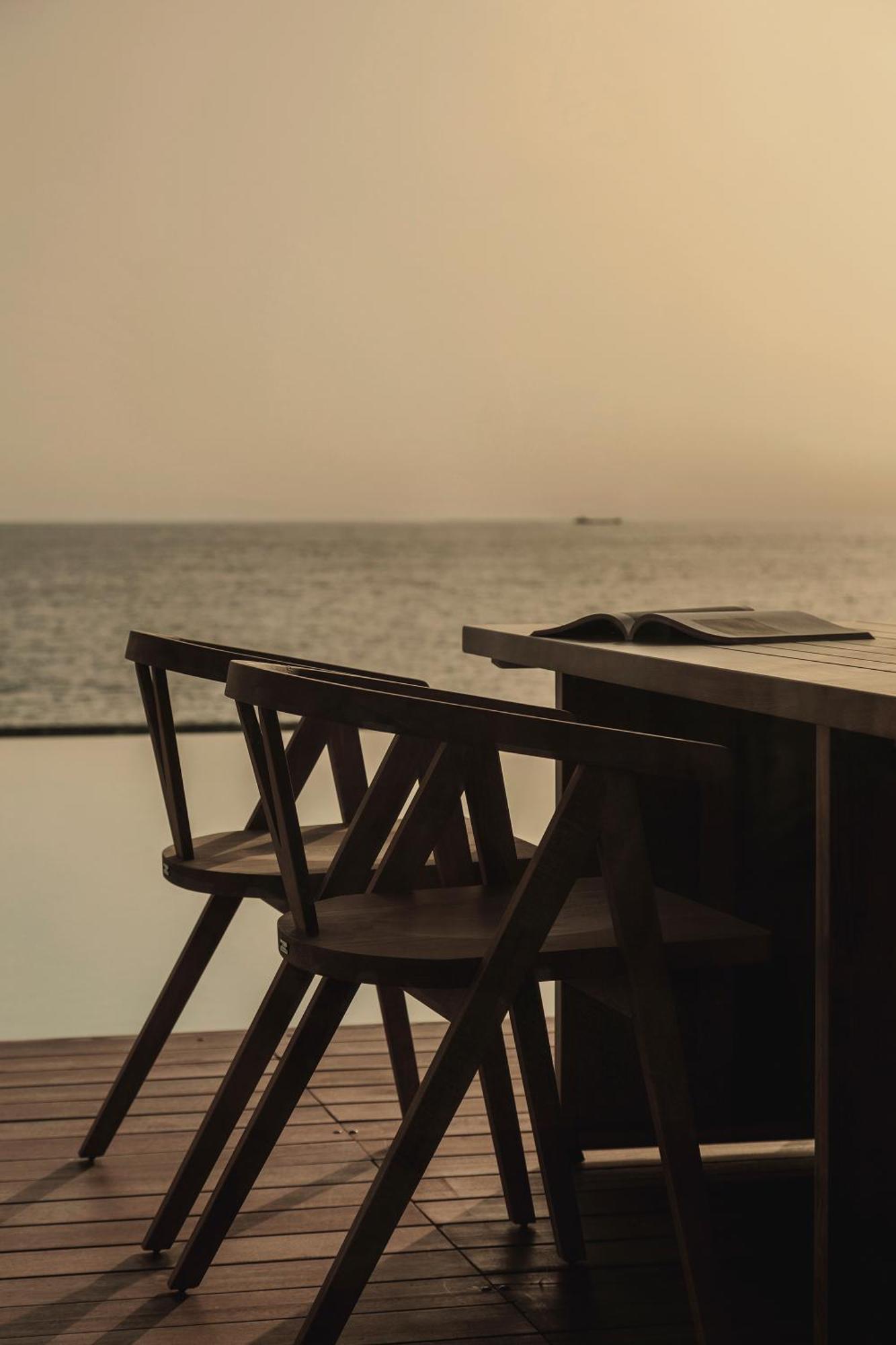 Grande Pool Suite Seafront