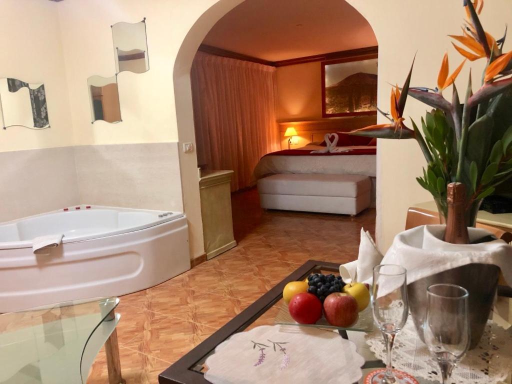 Suite mit Kingsize-Bett mit Whirlpool