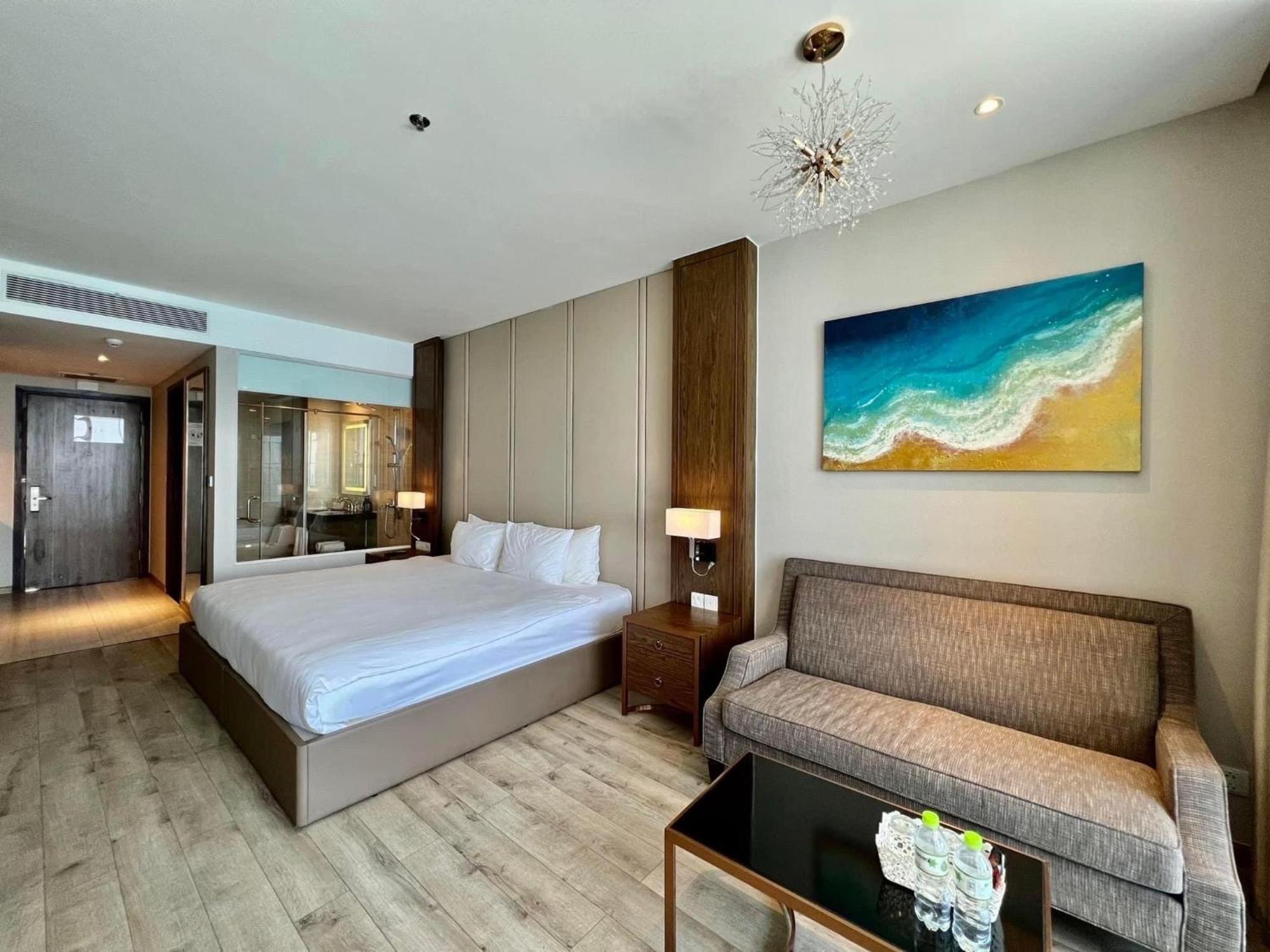 Deluxe Double Room with Side Sea View