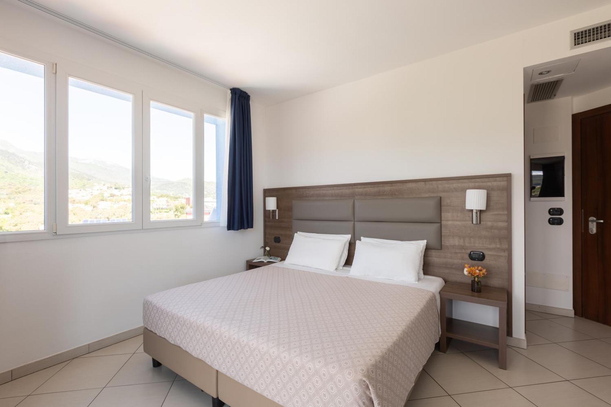Double Room with Mountain View,1592071136:JPEG