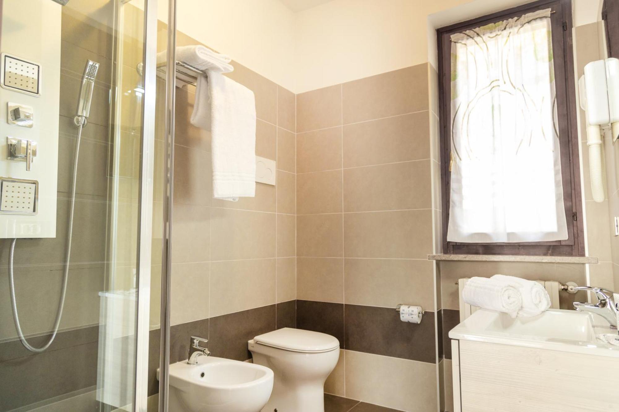 Appartamento Comfort con 2 Camere da Letto e Vista Lago