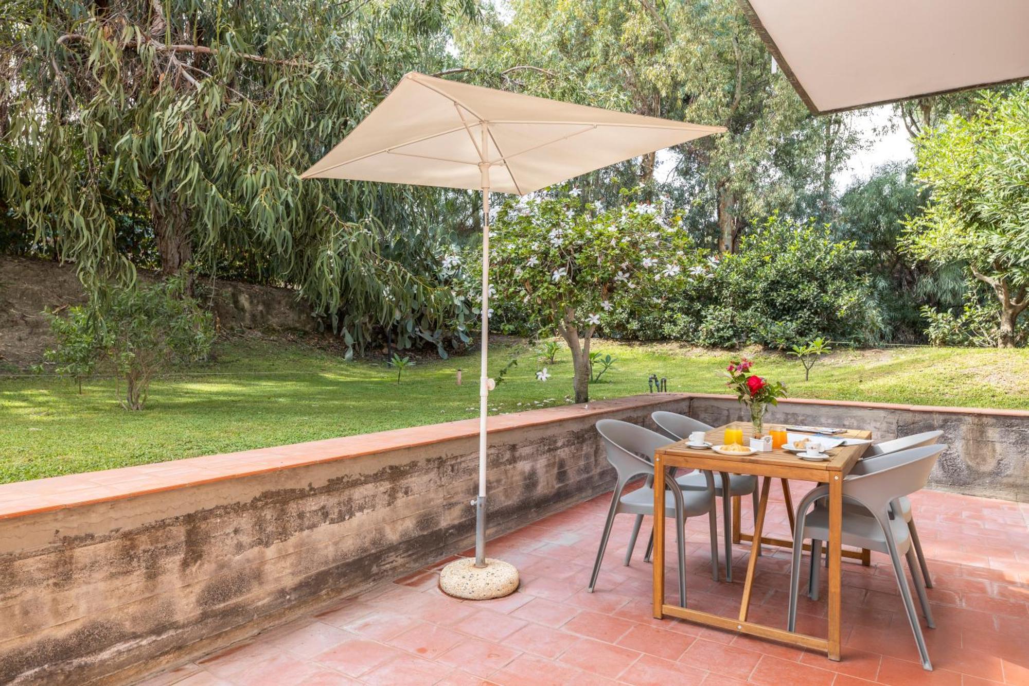 One-Bedroom Apartment with Garden View