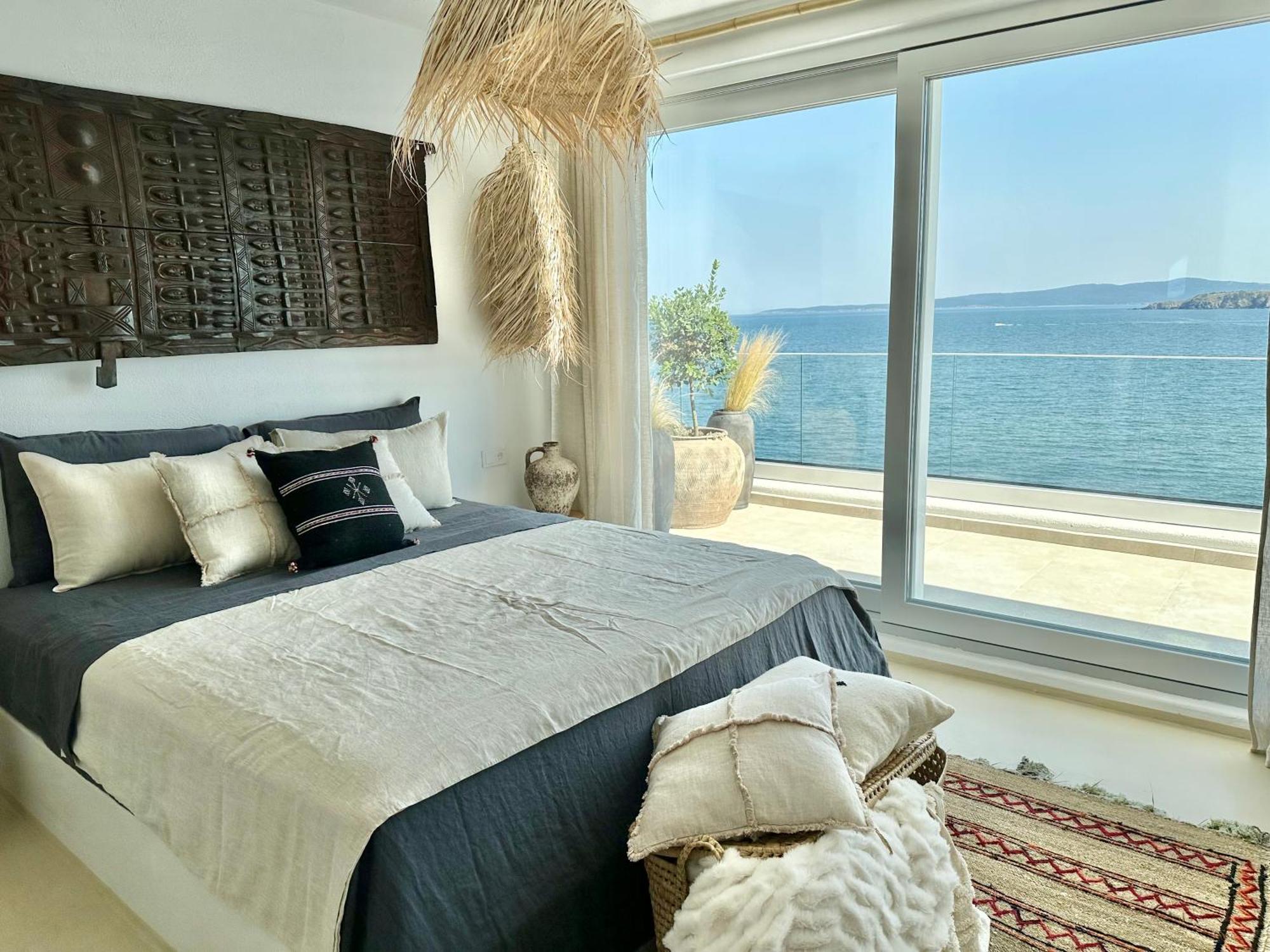 One-Bedroom Apartment Sea View