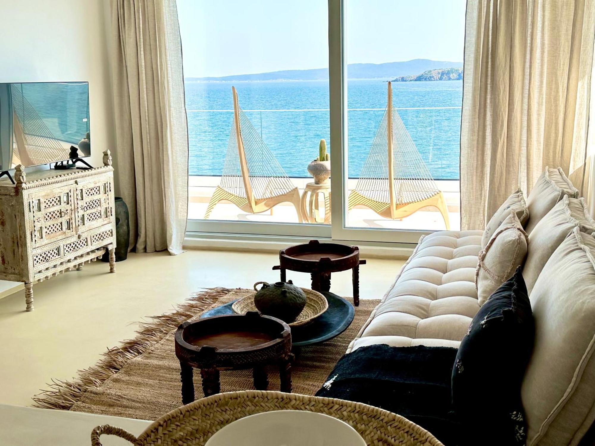 One-Bedroom Apartment Sea View