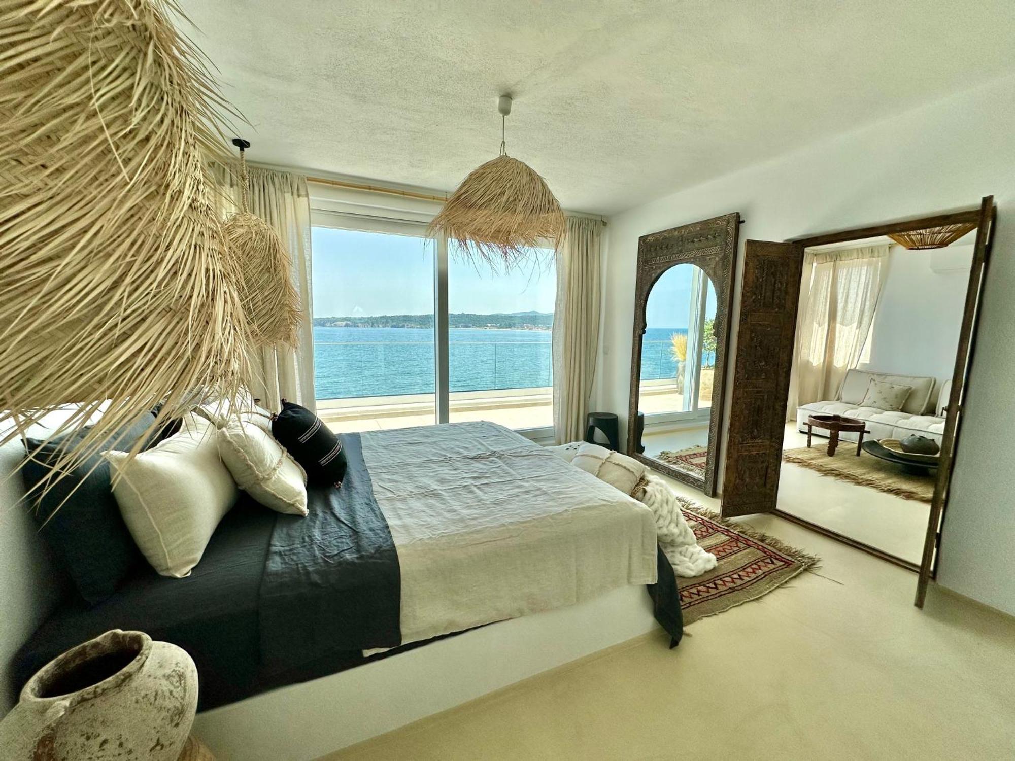 One-Bedroom Apartment Sea View