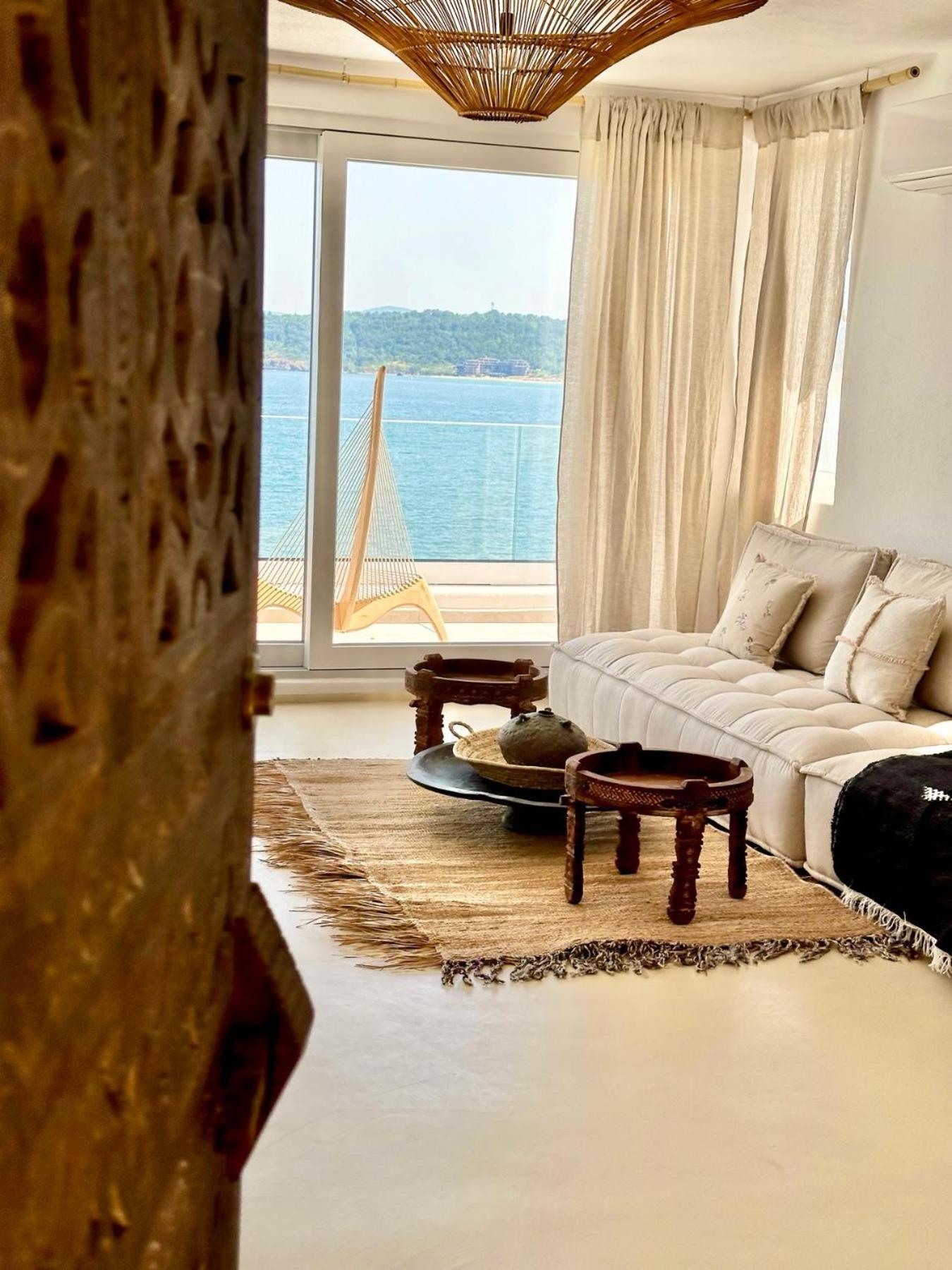 One-Bedroom Apartment Sea View