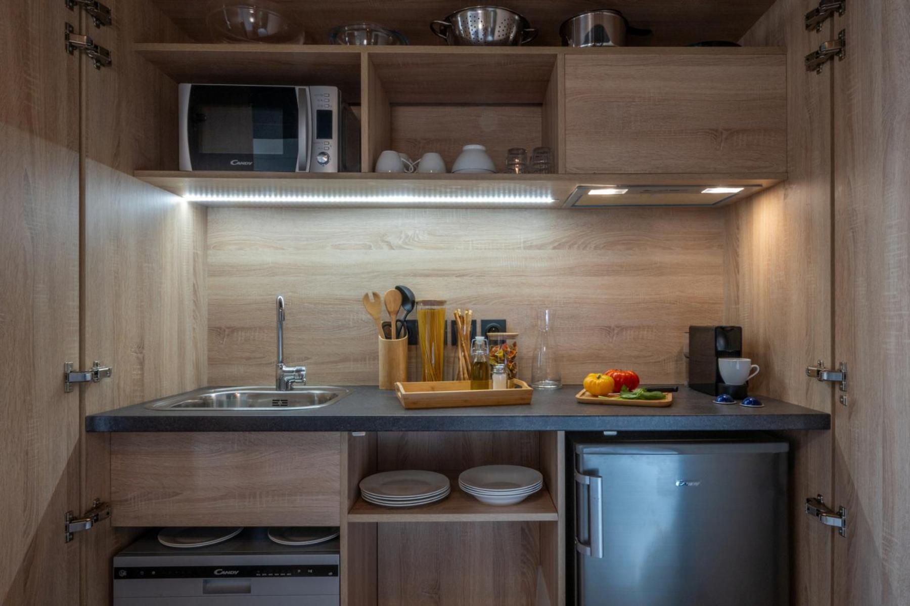 One-Bedroom Apartment with Sea View,1639373296:JPEG